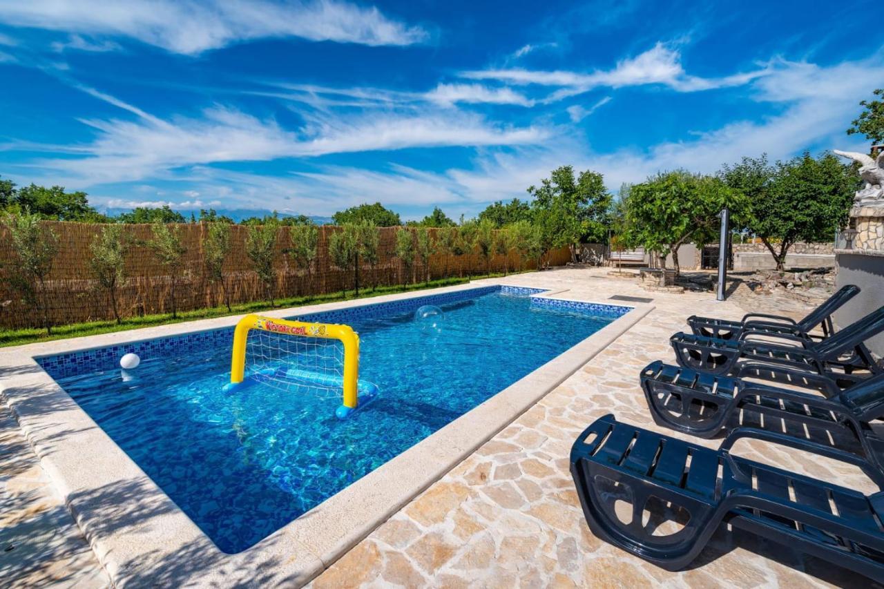 בנקובאץ Villa Eagle מראה חיצוני תמונה